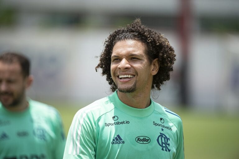Willian Arão volta aos treinos do Flamengo, mas não enfrenta o Bahia
