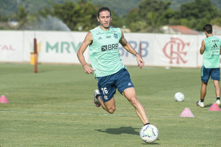 Filipe Luís faz desabafo nas redes sociais e manda recado para torcida do Flamengo