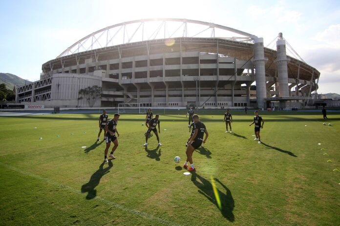 Barroca promove mudanças na escalação do Botafogo para confronto com o Santos