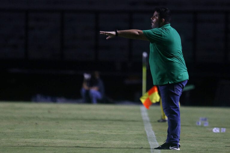 Botafogo evita dar justificativas e busca soluções contra a degola