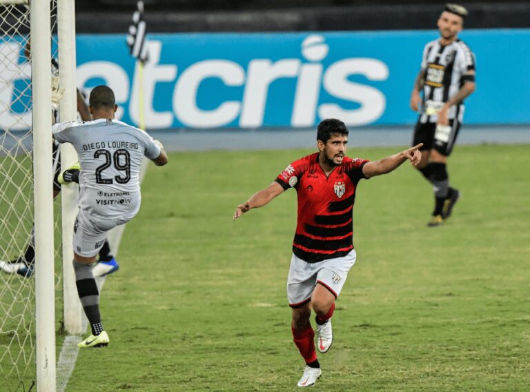 Marcelo Cabo destaca reação do Atlético-GO contra o Botafogo e exalta Zé Roberto