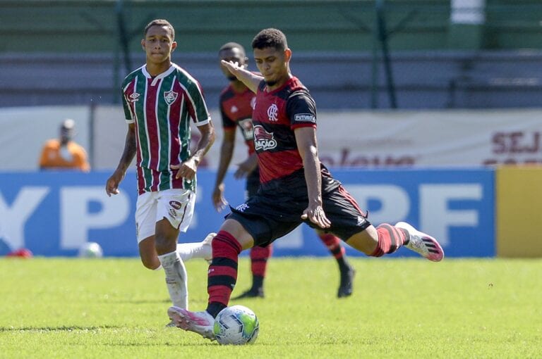Flamengo elimina Fluminense nos pênaltis e se classifica para semifinais do Brasileiro sub-20
