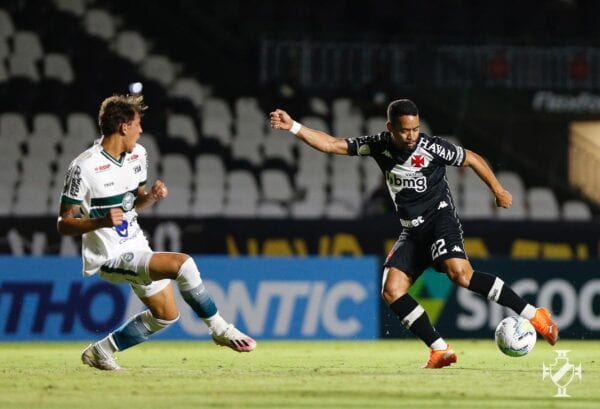 Gabriel Pec prega foco na recuperação do Vasco