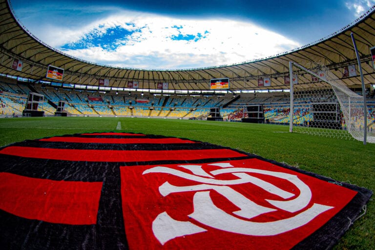 Sem o Maracanã, Flamengo usará o Mané Garrinha para confronto com Palmeiras