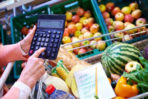 Gastos com supermercado aumentam 28% entre março e dezembro no Brasil