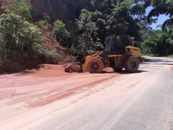 Chuvas: estradas do interior de Cachoeiro recebem intervenções