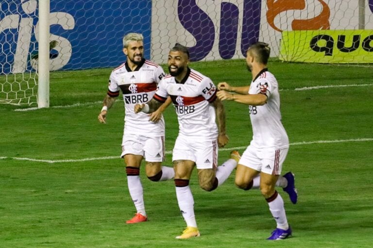 Flamengo bate o Sport e segue na vice-liderança