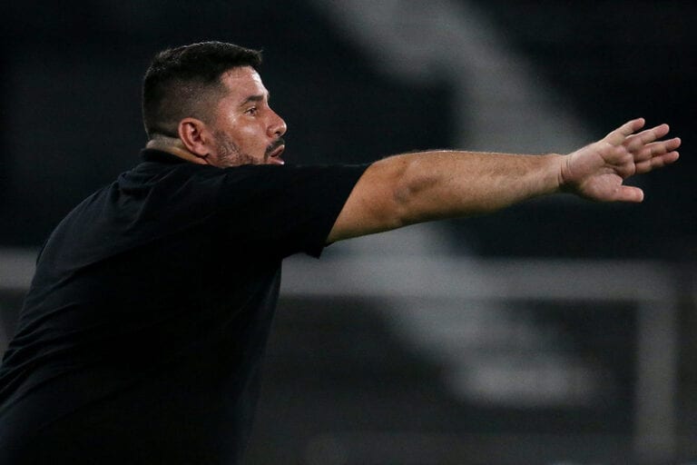 Botafogo demite o técnico Eduardo Barroca e o gerente Túlio Lustosa
