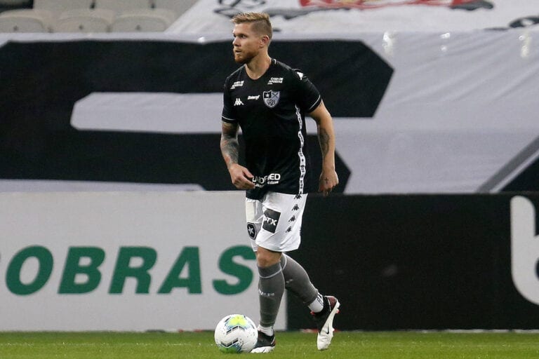 Rafael Forster, zagueiro do Botafogo, tem lesão confirmada