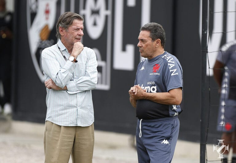 Jorge Salgado se reúne com elenco e comissão técnica do Vasco