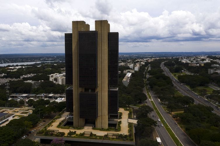 Bolsonaro sanciona lei que dá autonomia ao Banco Central