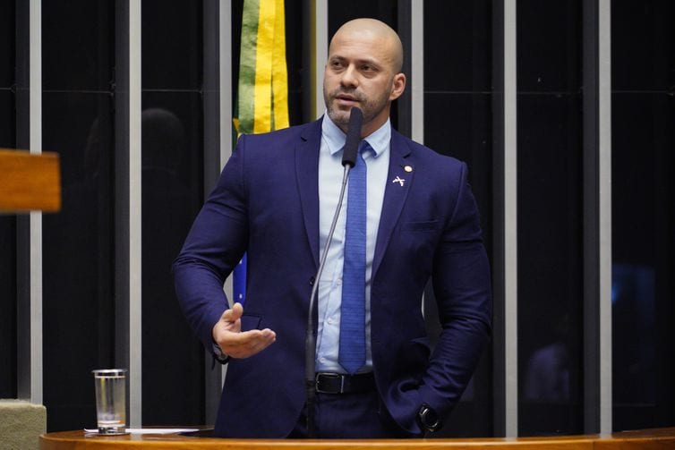 Câmara dos Deputados analisa prisão de Daniel Silveira nesta sexta