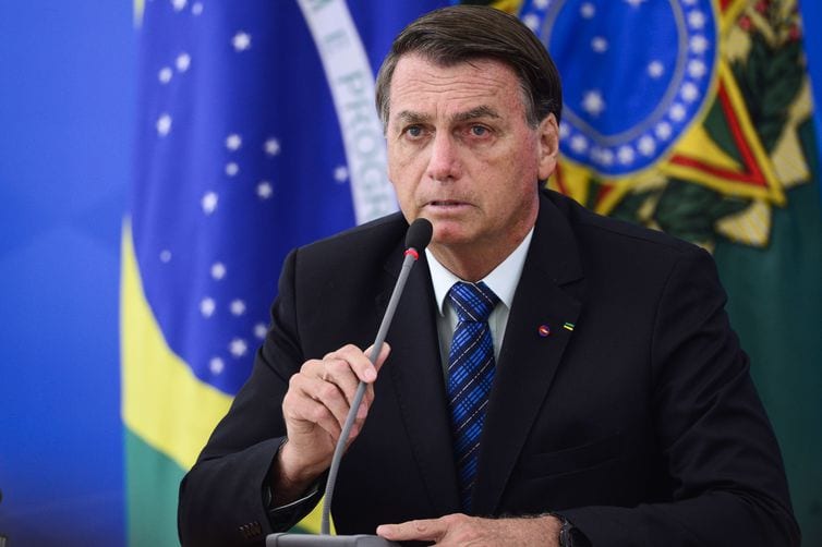 Governo negocia novo auxílio aos informais, afirma Bolsonaro