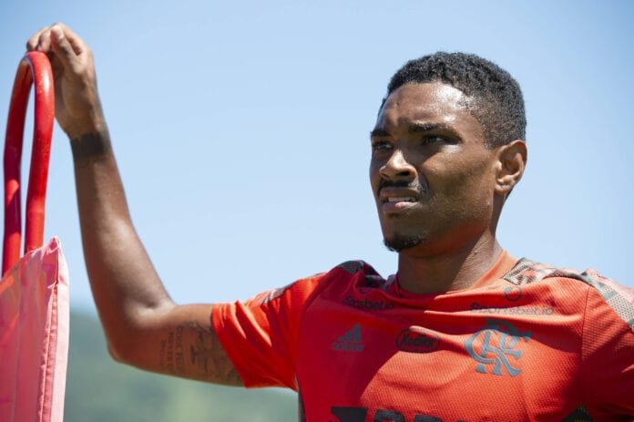Depois de Hugo Souza, Vitinho antecipa retorno e se reapresenta no Flamengo