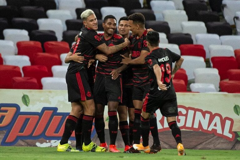Flamengo goleia o Resende e dorme na liderança do Campeonato Carioca