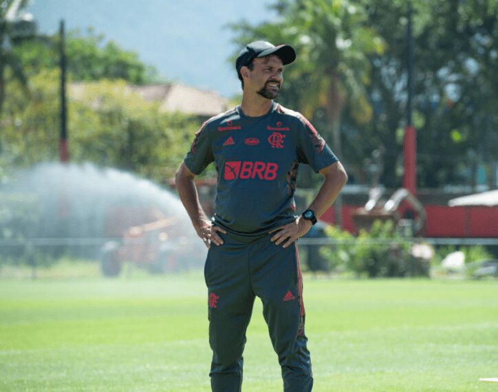 Maurício Souza valoriza trabalho no profissional do Flamengo