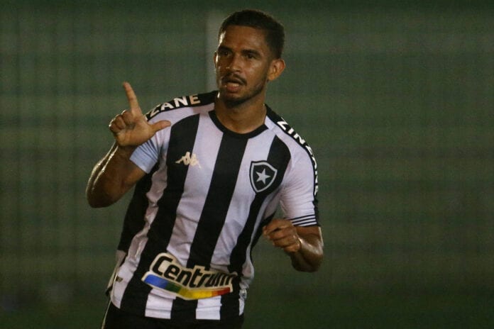 Marco Antônio comemora estreia com gol em virada dramática do Botafogo