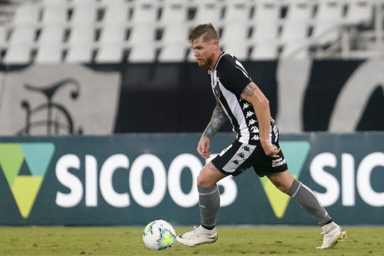 Zagueiro do Botafogo, Rafael Forster entra na mira do Juventude