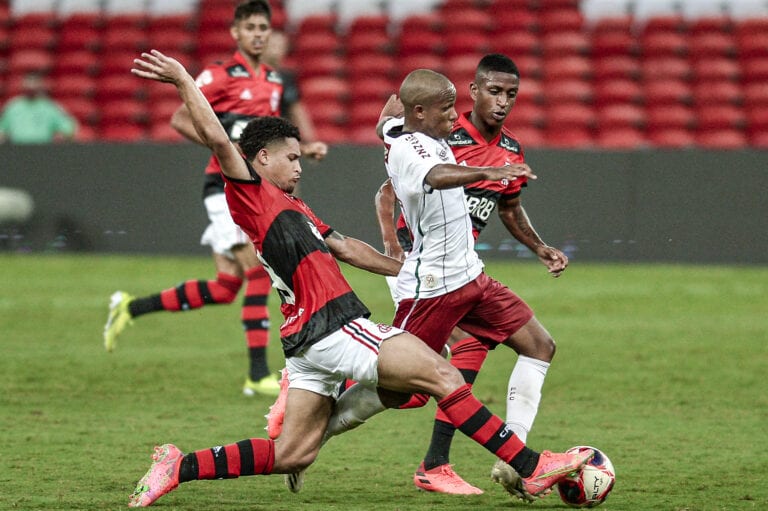Maurício Souza viu derrota do Flamengo no clássico como injusta