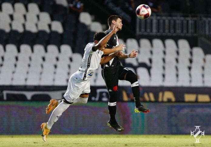 Técnico Marcelo Cabo celebra reação do Vasco em clássico