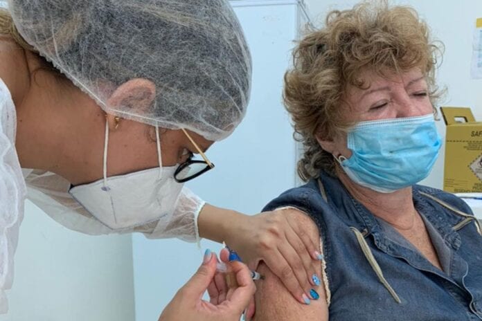 Piúma vacina idosos de 65 a 69 anos começa nesta quarta-feira (31)