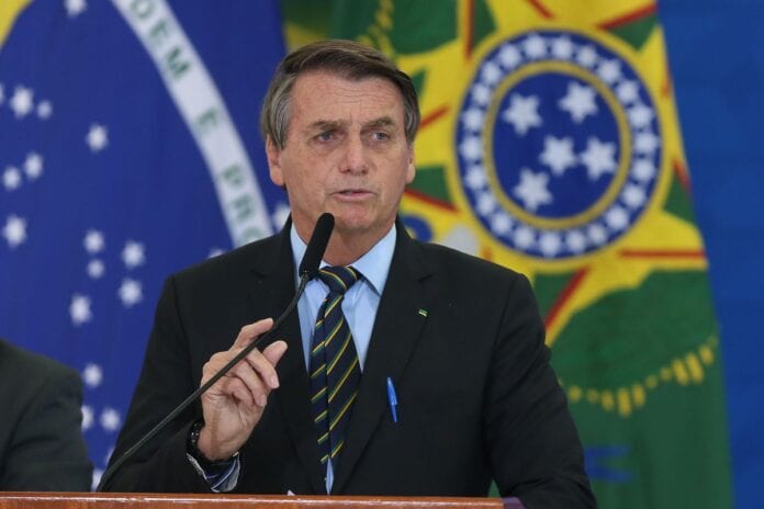 Bolsonaro assina decreto que cria Comitê de combate a pandemia