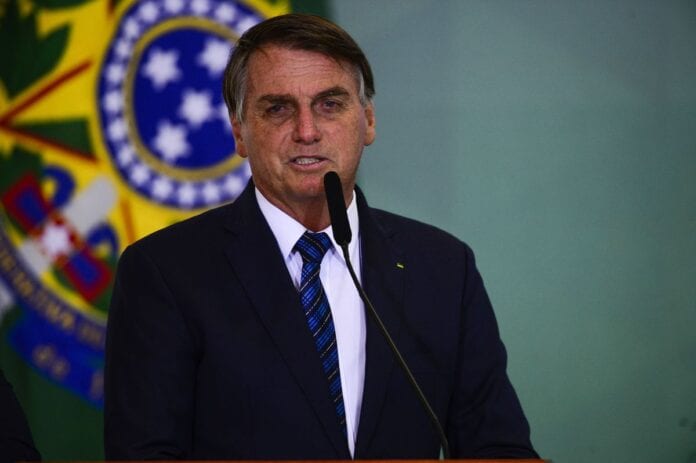 Bolsonaro envia MP do auxílio emergencial ao Congresso