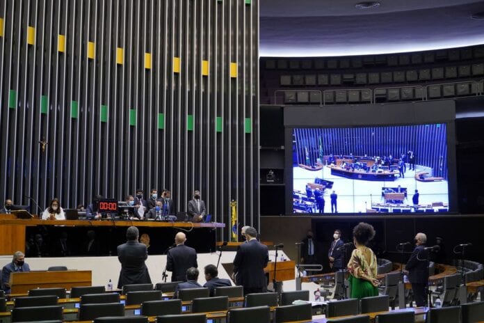 Câmara aprova MP que isenta moradores do Amapá de pagar conta de luz