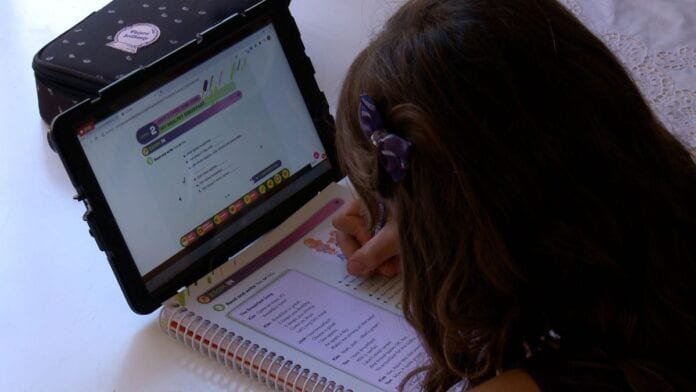 Governo veta lei que dá a estudantes acesso gratuito à internet