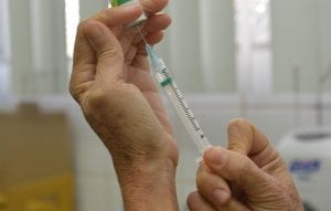 Prefeitura afirma que recebeu parabéns pela vacinação e que imunizou 76,3% dos públicos alvos em Guarapari