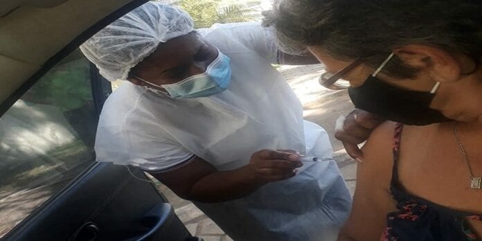ANCHIETA: mutirão imunizou cerca de 450 pessoas contra Covid-19 e arrecadou alimentos