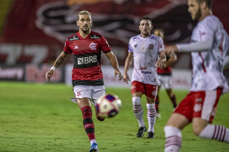 Arrascaeta valoriza vitória em ‘estreia’ do Flamengo