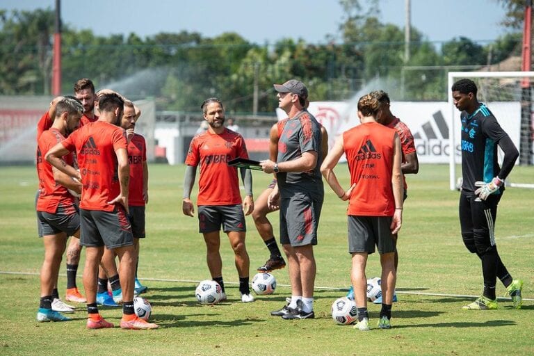 Com calendário apertado, Ceni decide implementar rodízio no Flamengo em maio