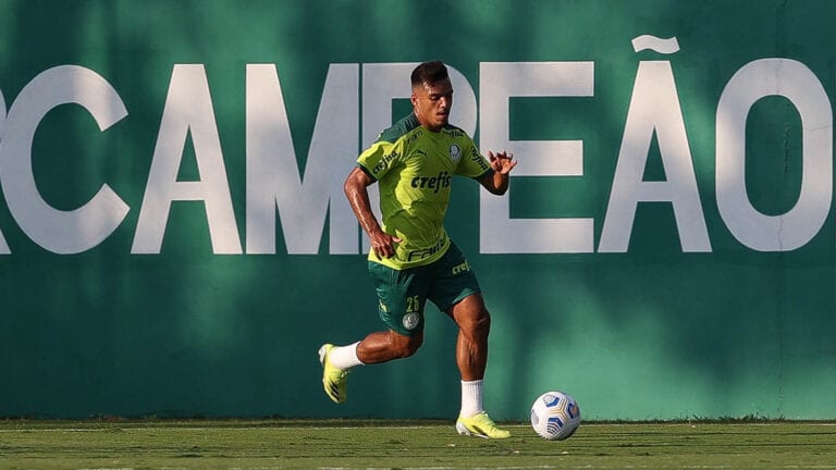 Gabriel Menino será relacionado por Abel para integrar delegação do Palmeiras na Supercopa