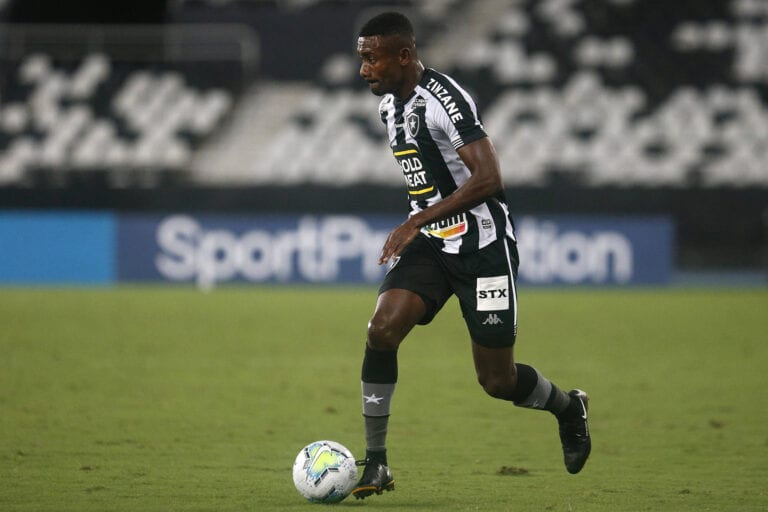 Botafogo acerta saída de atacante Kalou: confira nota oficial