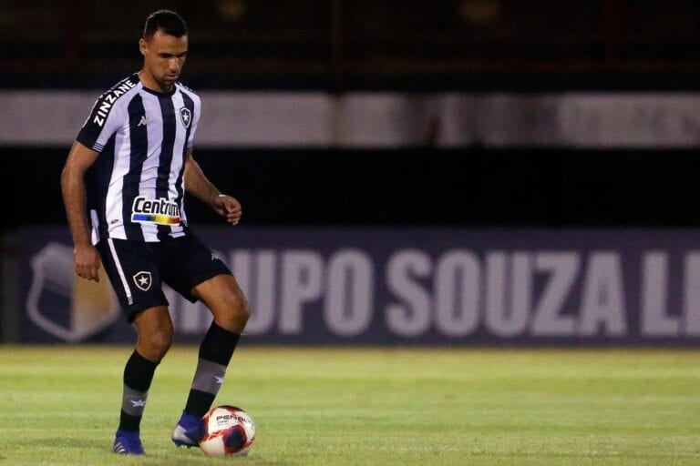 Gilvan ainda crê na classificação do Botafogo à semi do Carioca