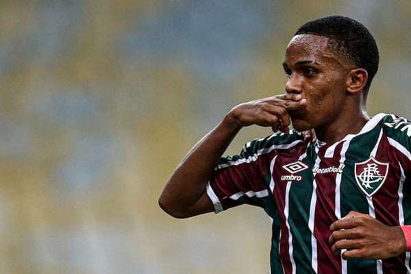 Após golaço, Kayky exalta ajuda de experientes no Fluminense