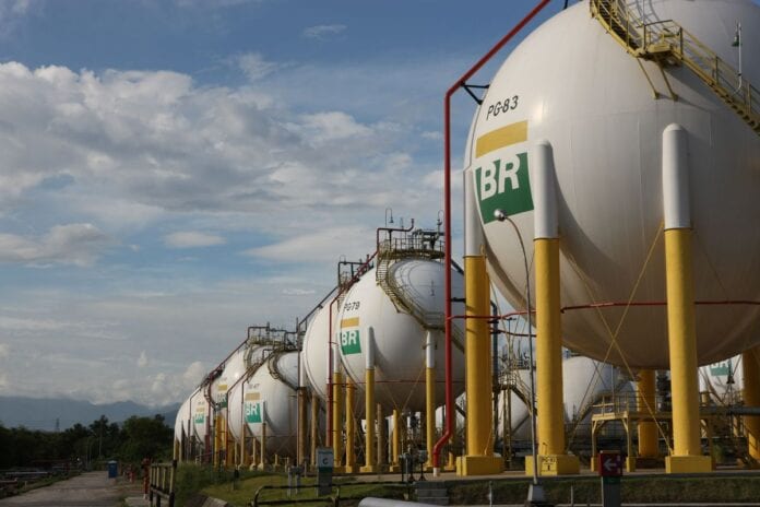 Bolsonaro critica aumento de 39% no gás natural