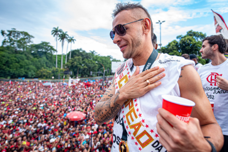 Rafinha manda mensagem para torcida organizada do Flamengo