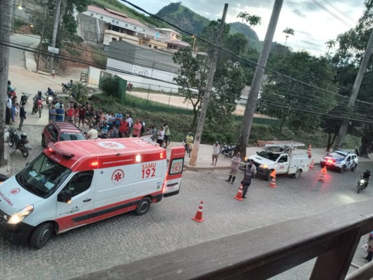 Acidente de moto e caminhonete deixa garota ferida em Muqui