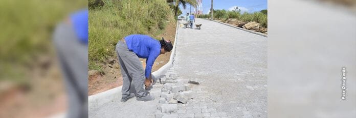 Ordem de serviço assinada para pavimentar ruas em Inhaúma e Santa Helena, em Anchieta/ES