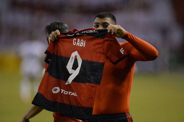 Flamengo bate LDU em jogo sofrido pela Libertadores