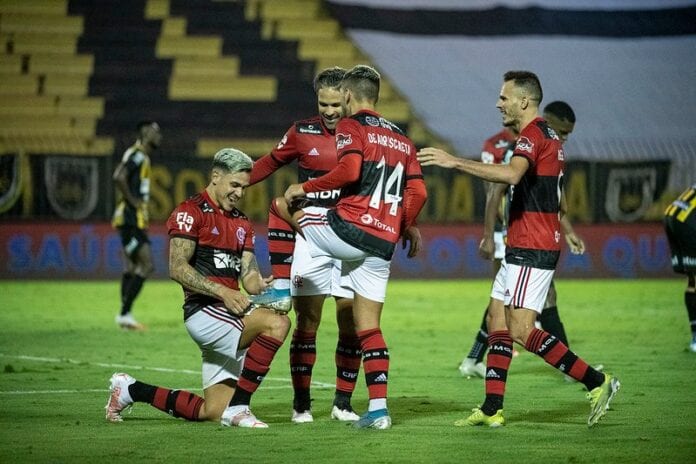 Flamengo muda preparação para enfrentar a LDU e treina na altitude