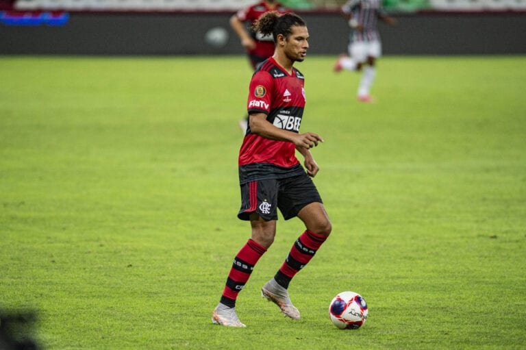 Flamengo recebe a LDU no jogo 300 de William Arão