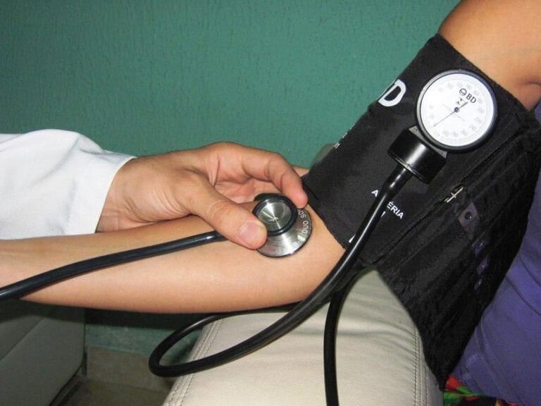 Hipertensos podem apresentar prescrições médicas como comprovação da comorbidade