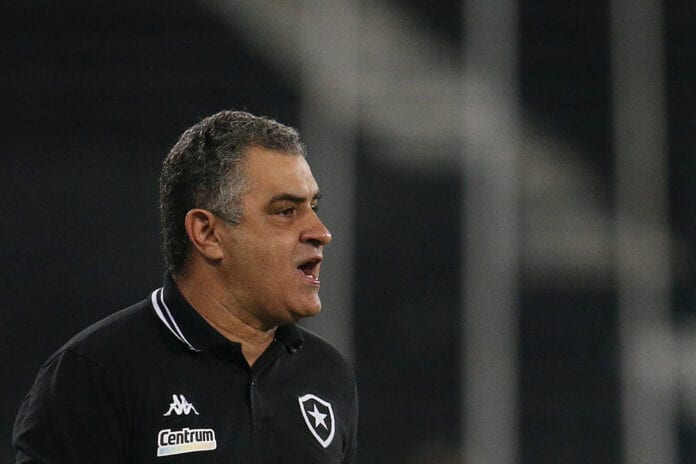 Evolução do Botafogo na vitória sobre o Vasco dá tranquilidade a Chamusca