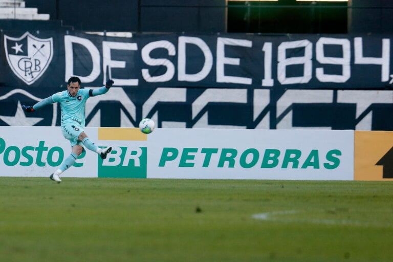 Goleiro do Botafogo, paraguaio Gatito Fernández realiza cirurgia no joelho