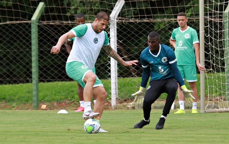 Nome de Rafael Moura volta a ganhar força no Botafogo
