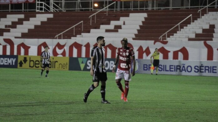 Rafael Navarro lamenta empate do Botafogo na estreia