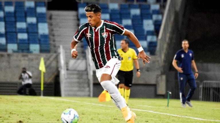 Matheus Martins celebra chance de treinar com a Seleção